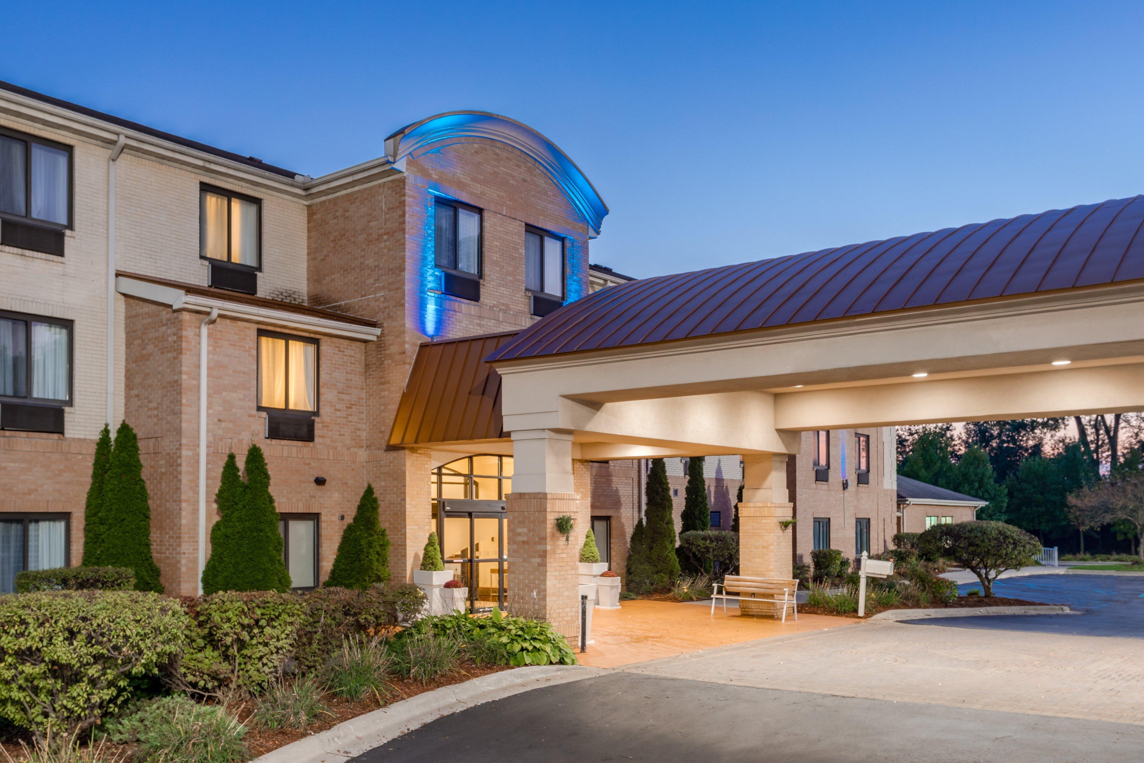 Holiday Inn Express Hotel & Suites Canton By Ihg Exterior photo