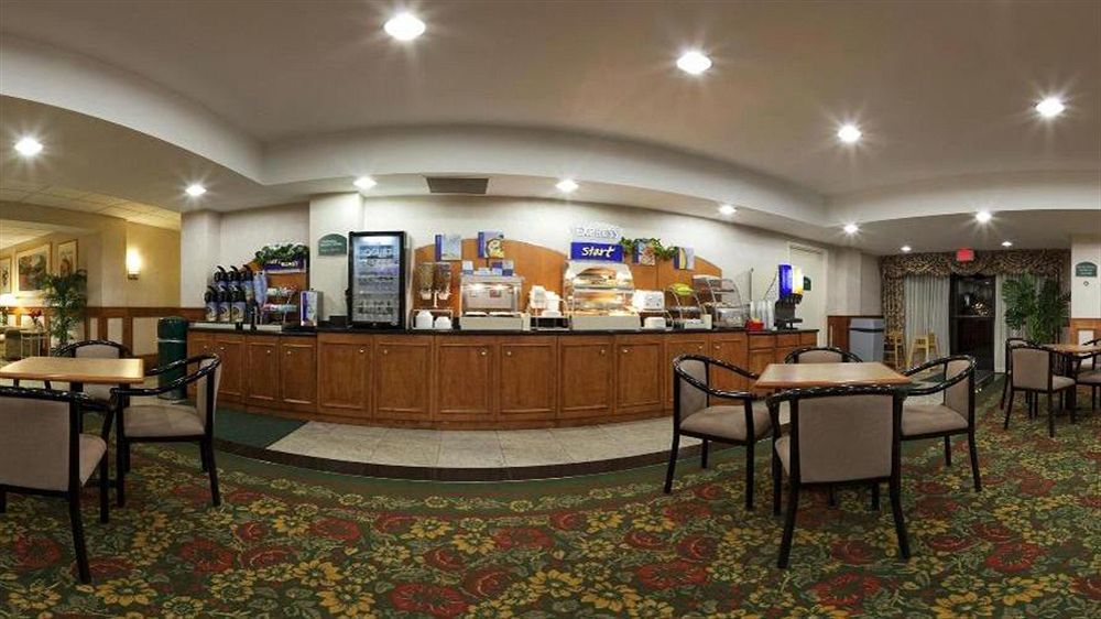 Holiday Inn Express Hotel & Suites Canton By Ihg Exterior photo